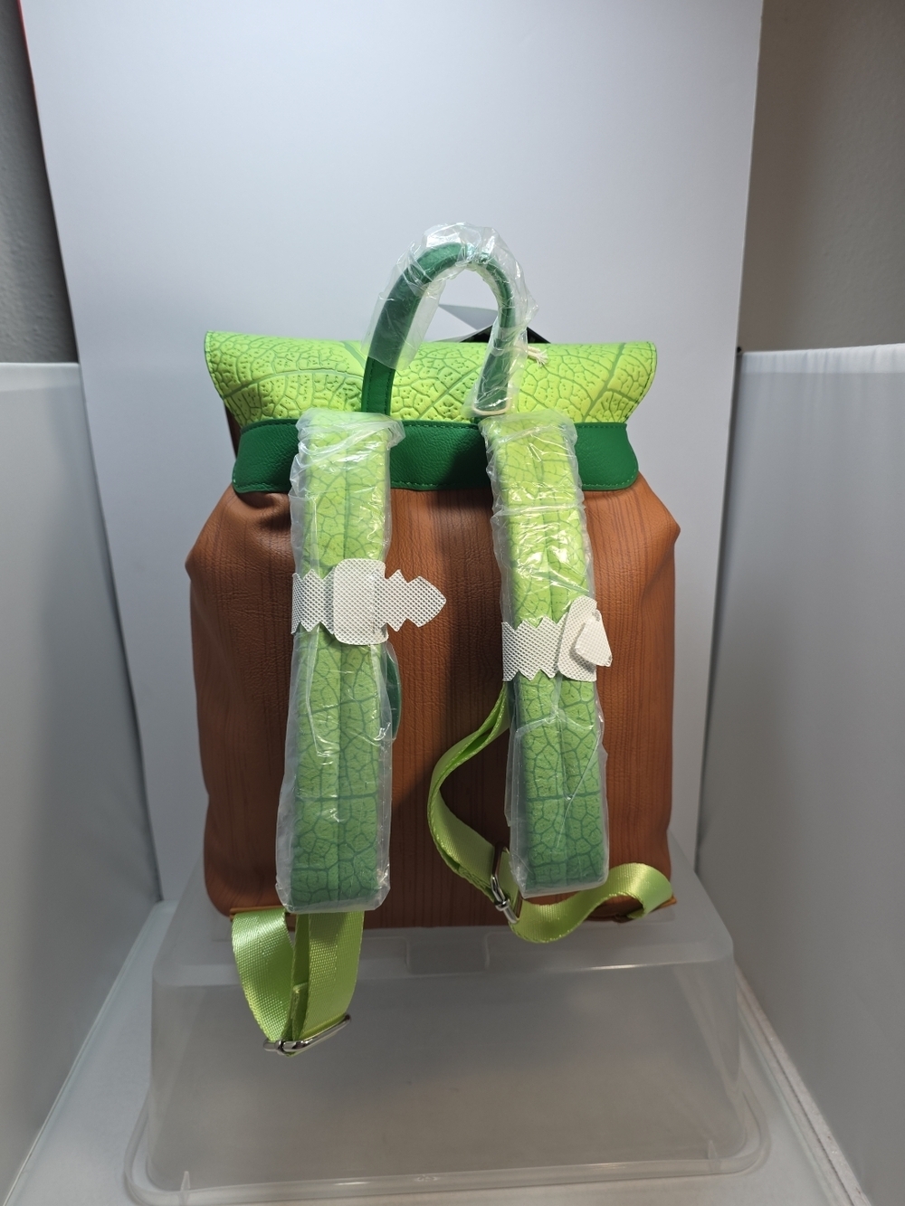 Loungefly Disney Pixar A Bug's Life Leaf Mini Backpack NWT - Picture 3 of 6